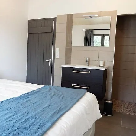 Maison En Bord De A : 3 Chambres, Jardin Clos, Internet, Parking, A 250m - Fr-1-224b-646 בית נופש